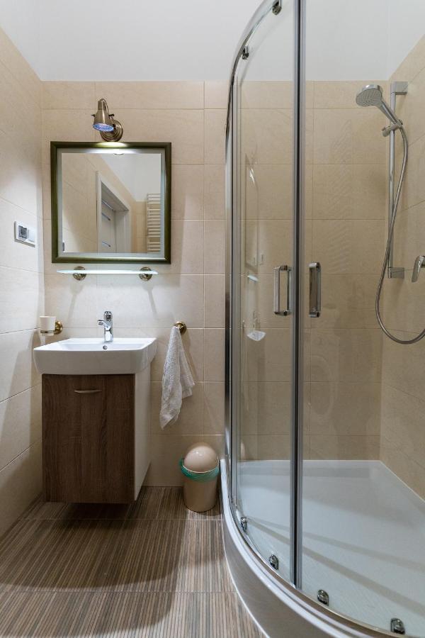 Apartament Inspirujacy - Z Prywatnym Monitorowanym Parkingiem - 4 Osobowy - Space Apart Jelenia Gora Bagian luar foto